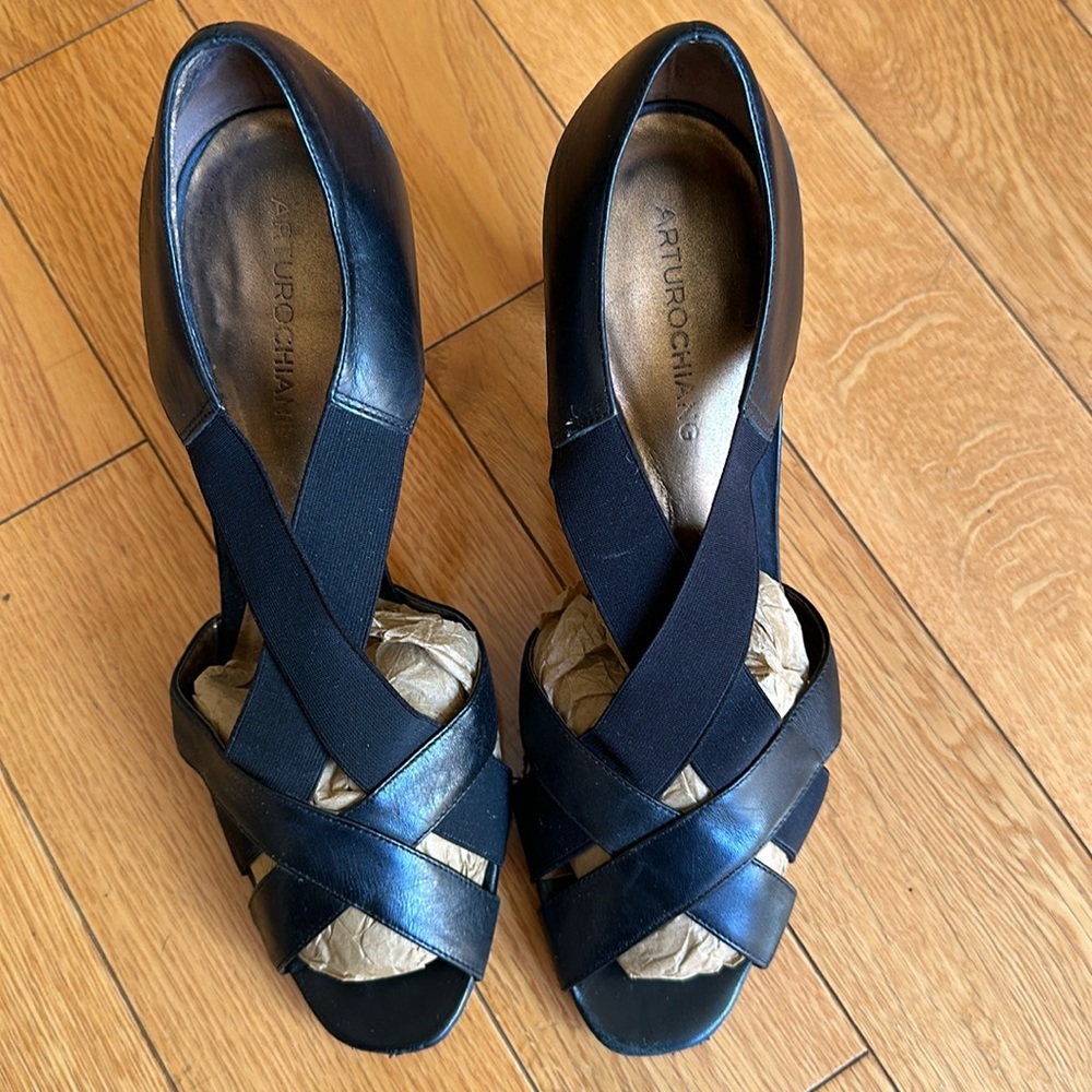Arturo Chiang leather heels. Used.